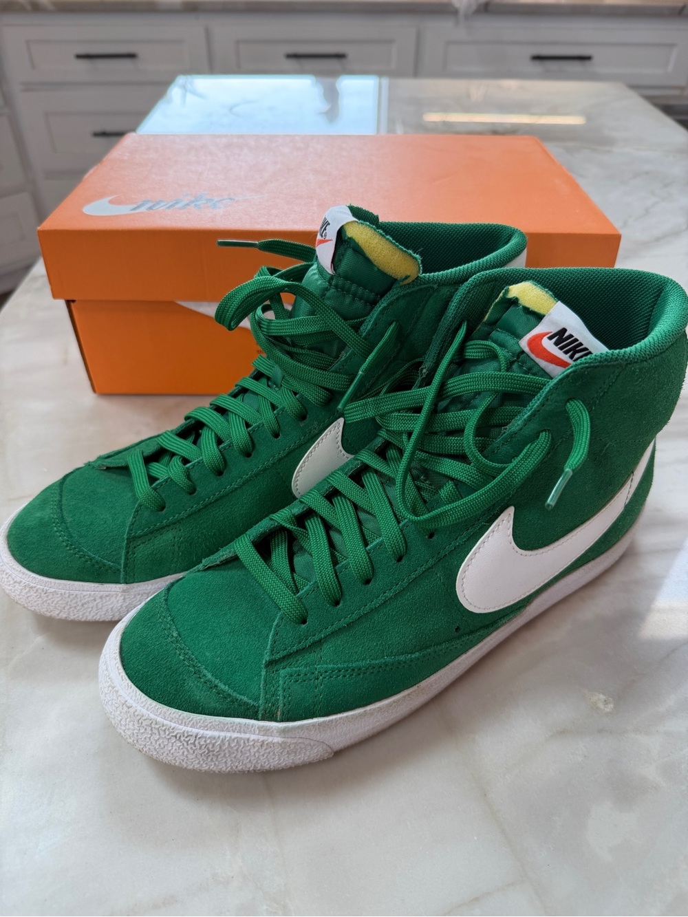 Nike Men's Green Suede High-Top Sneakers 9.5 Blazer Mid 77 Suede
